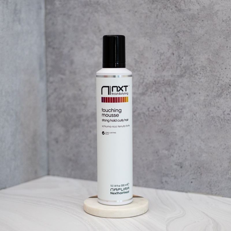 NXT TOUCHING MOUSSE tank 300 ml (екологійчний мус) сильної фіксації для кучерявого волосся